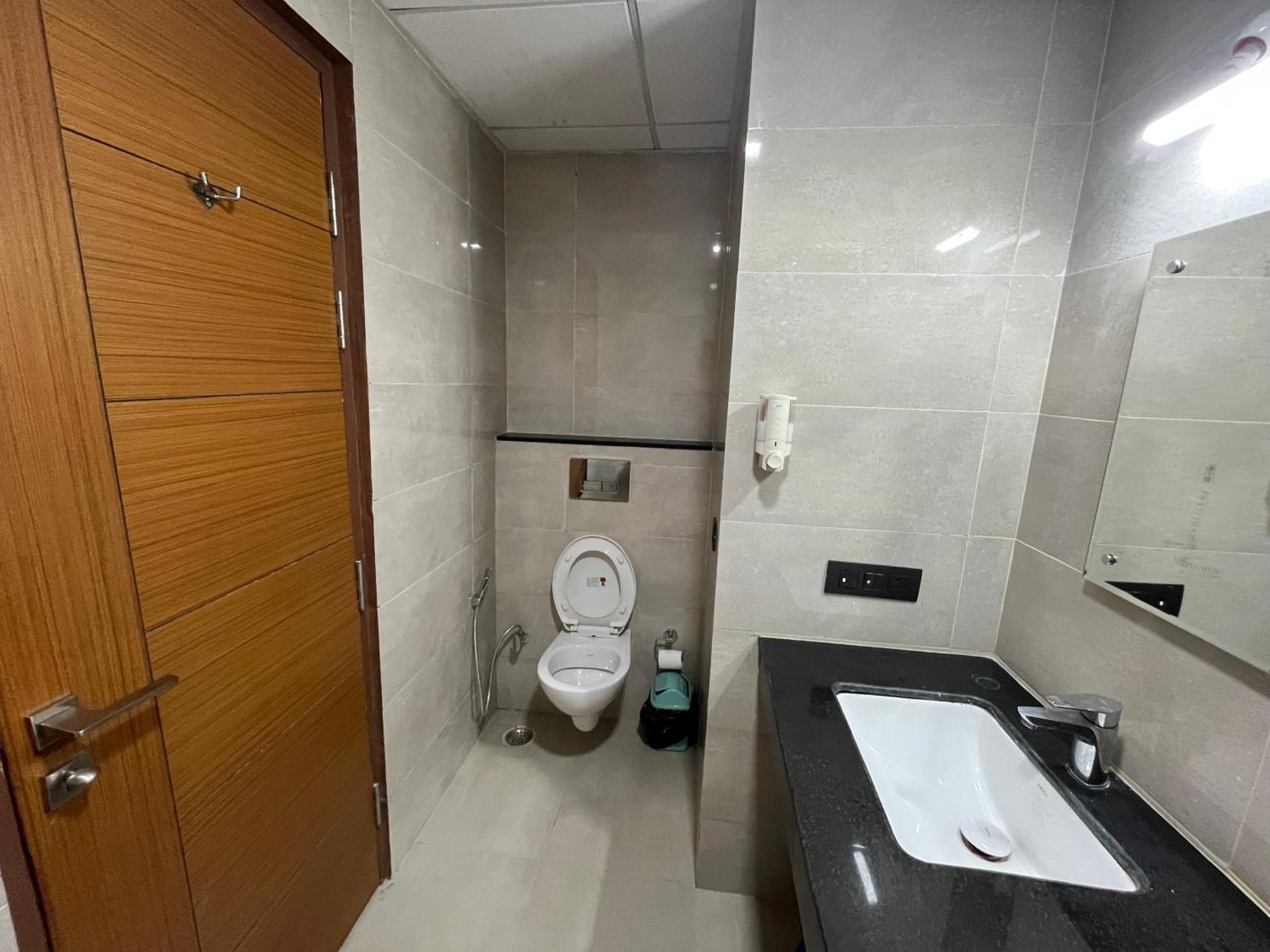 Luxuriesstay In Omaxe Hazratganj Apartment