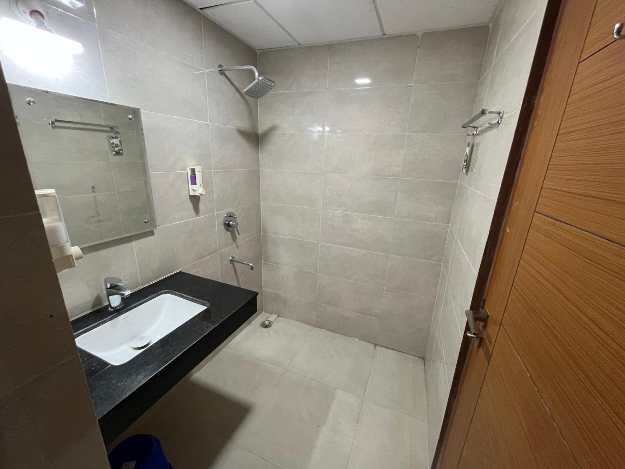 Luxuriesstay In Omaxe Hazratganj