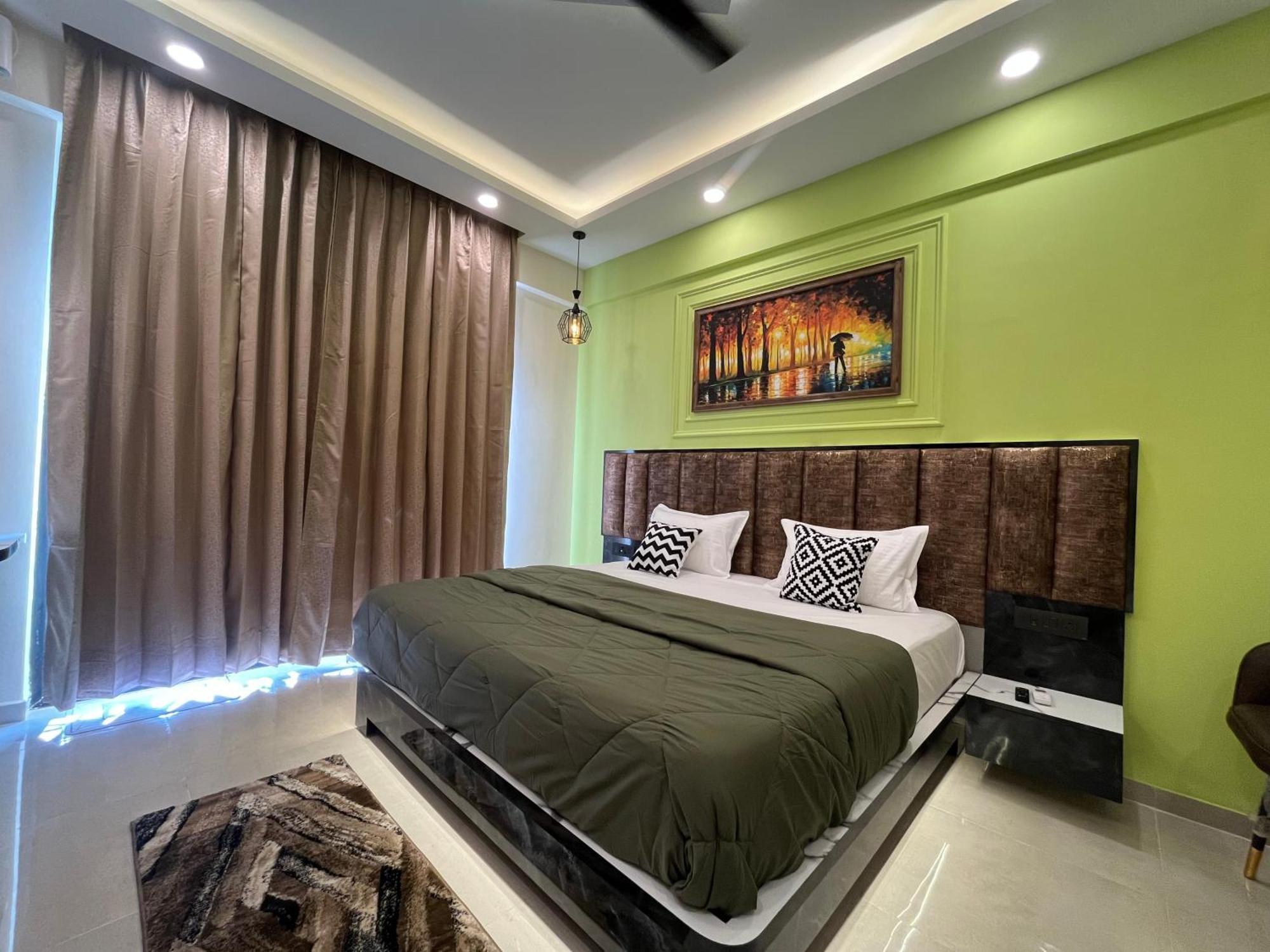Luxuriesstay In Omaxe Hazratganj Apartment