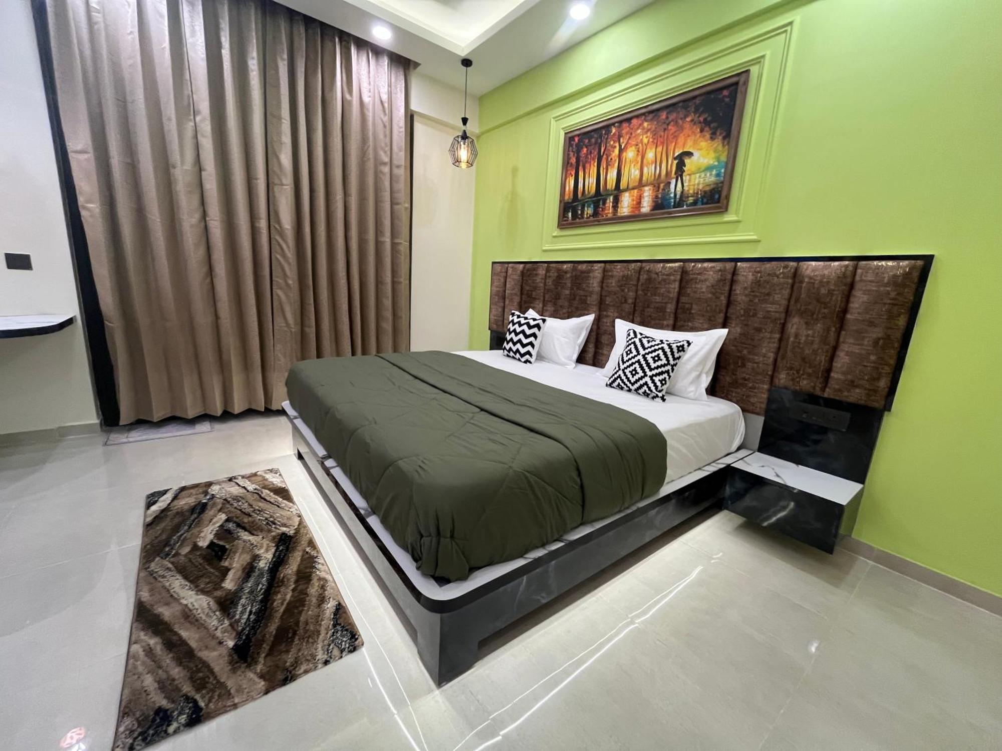 Luxuriesstay In Omaxe Hazratganj Apartment *
