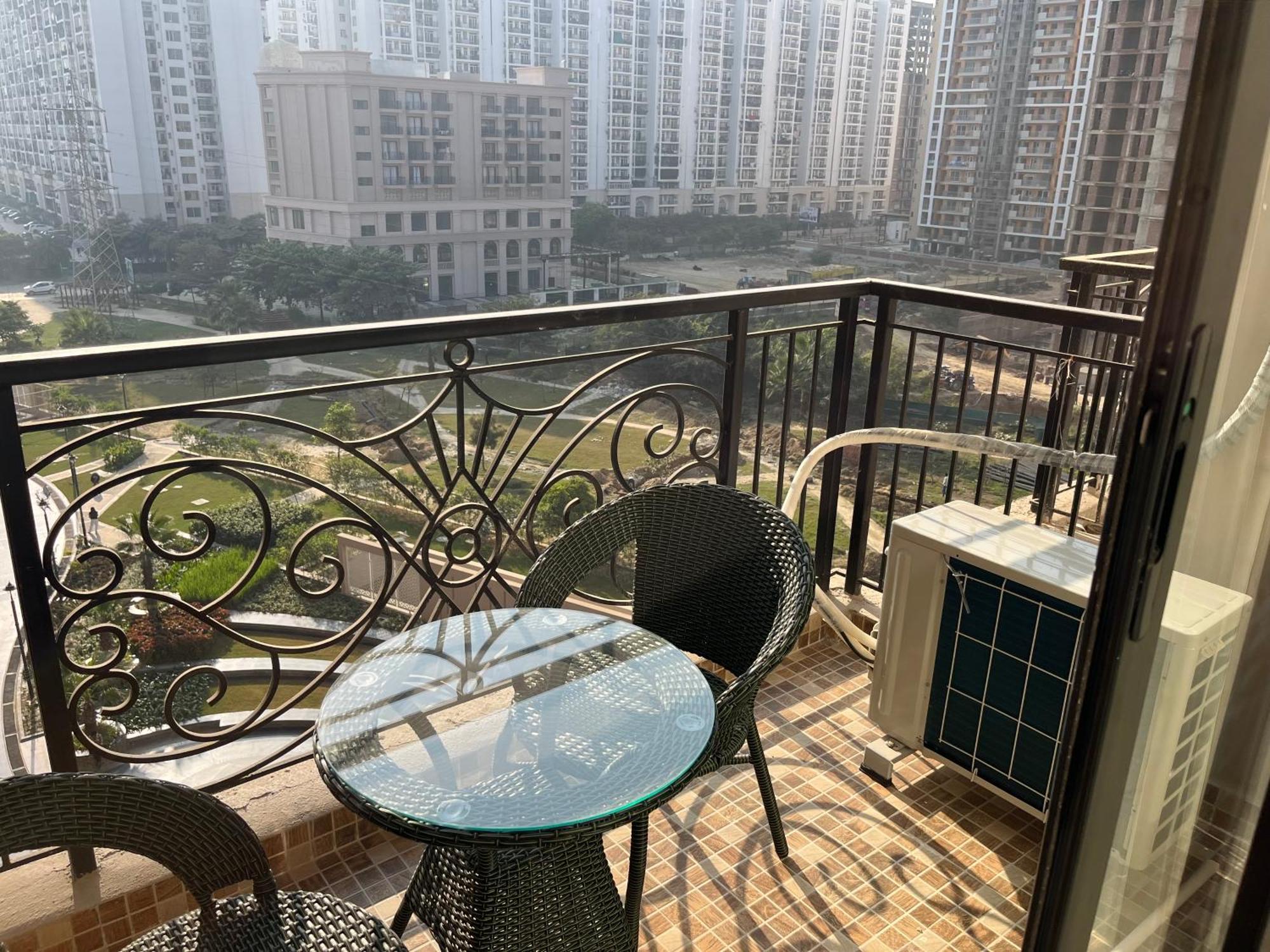 Luxuriesstay In Omaxe Hazratganj Apartment *